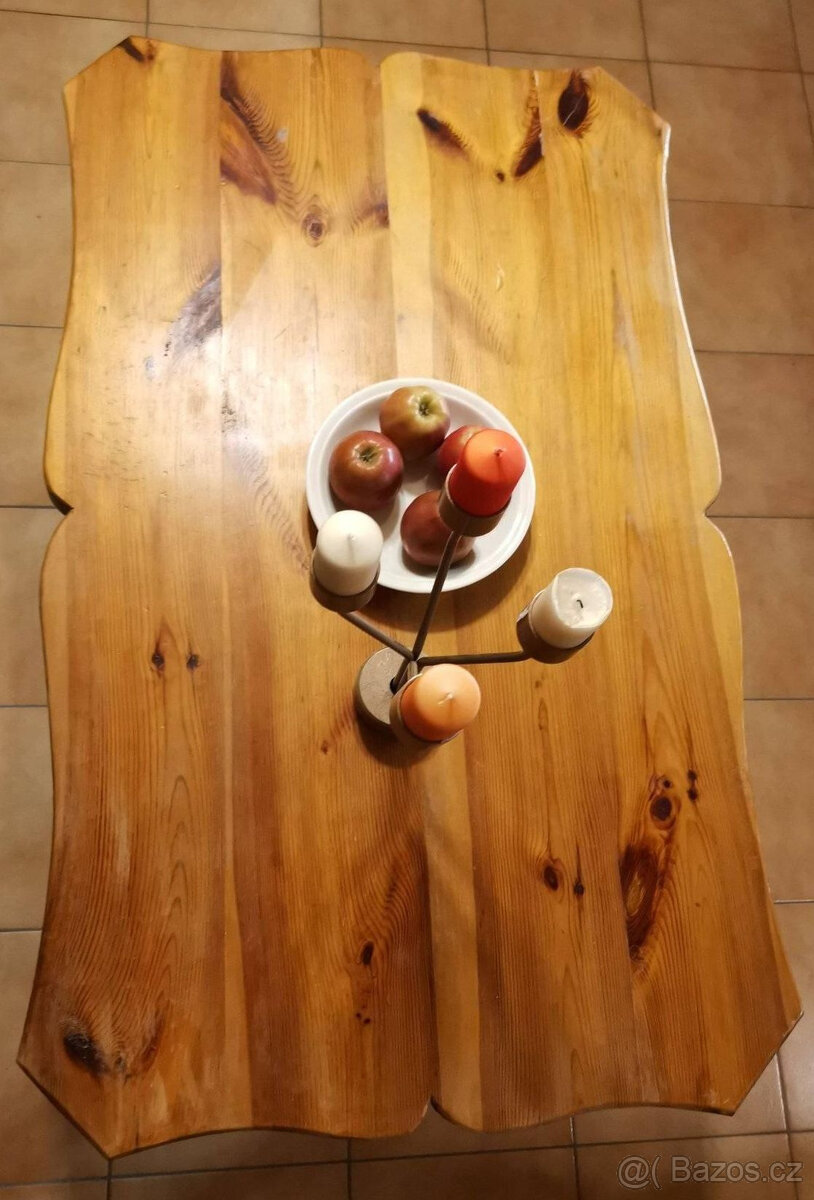 Prodám stůl z masivu a 4 židle