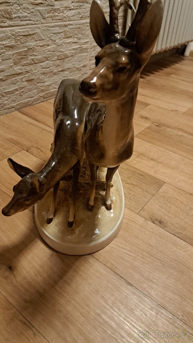Sousoší srna a srnec