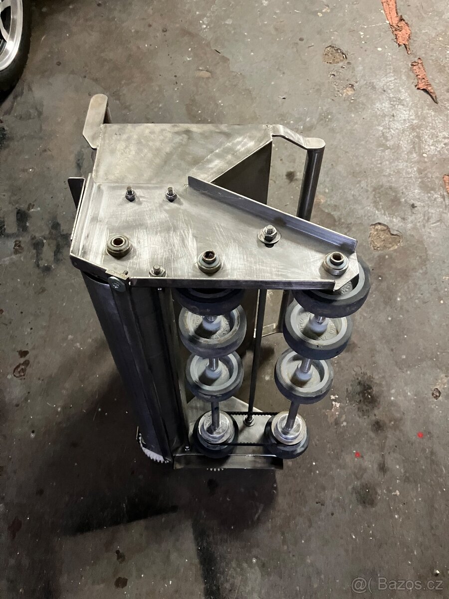 Nanášecí válec na lepidlo