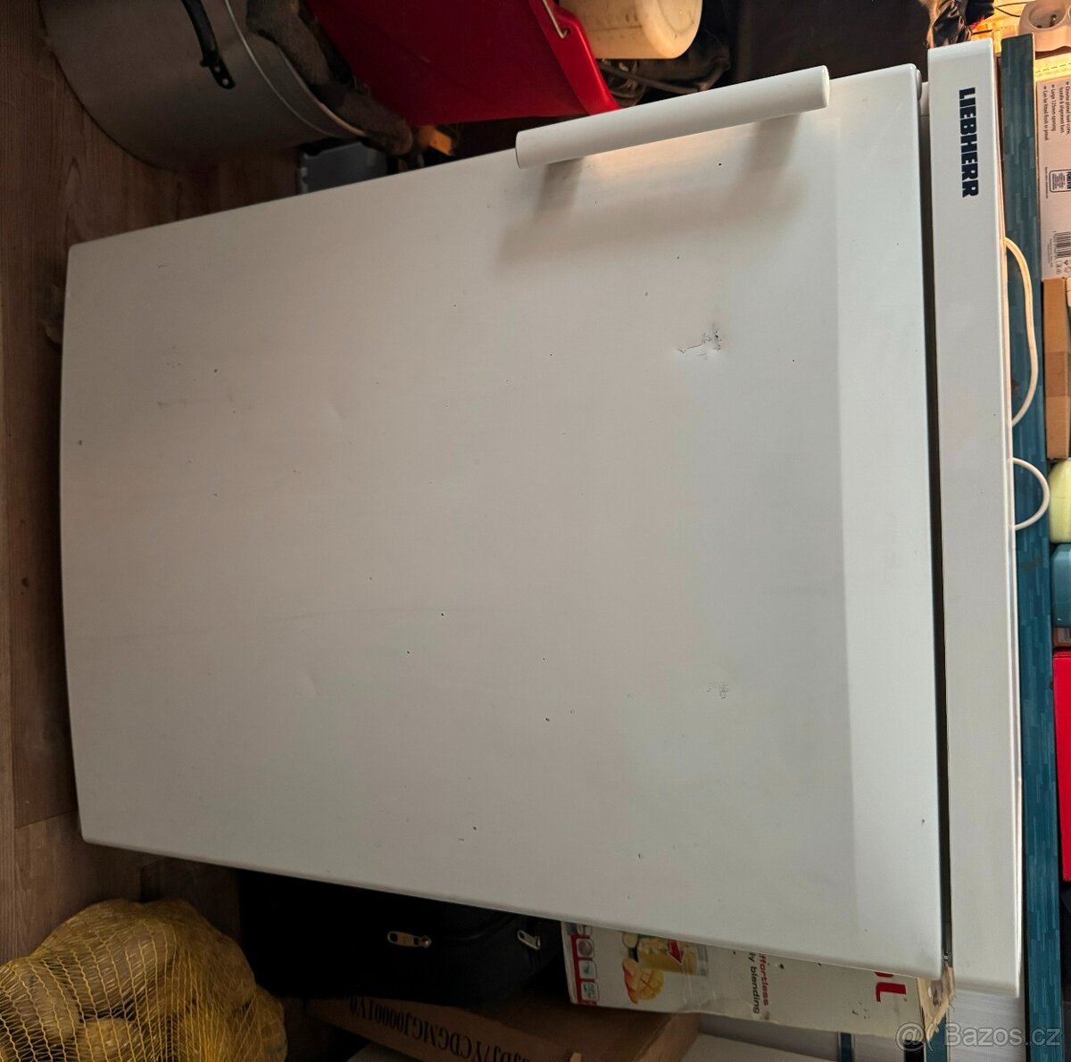 Prodám menší lednicí LIEBHERR s Mrazakem