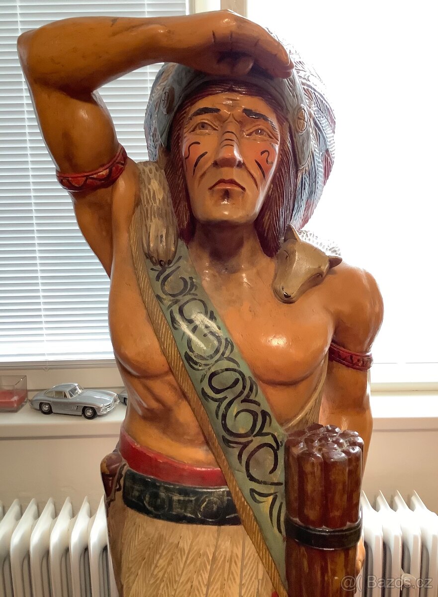 Stará dřevěná socha Indiána 180cm