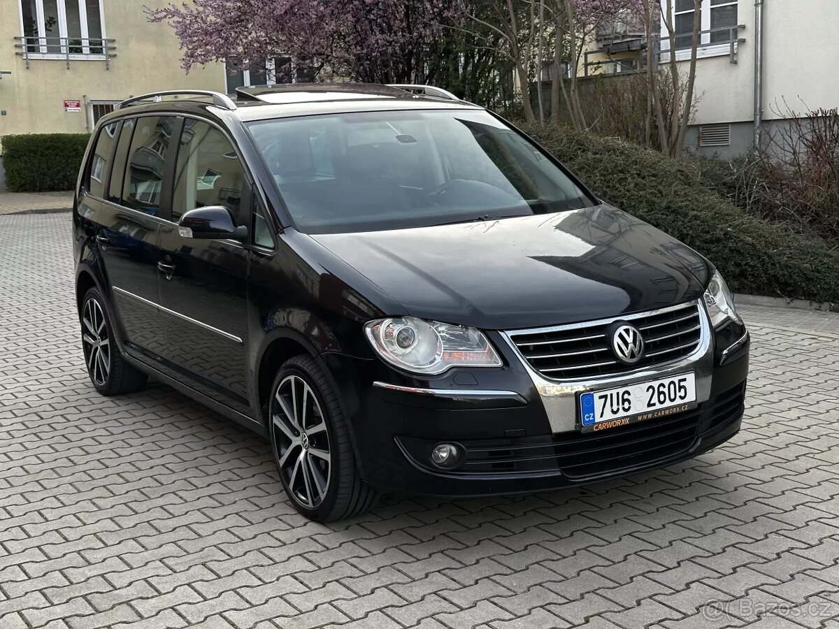 Volkswagen Touran 2.0 TDI 103kW DSG Xenony Šíbr ALU R18 Face