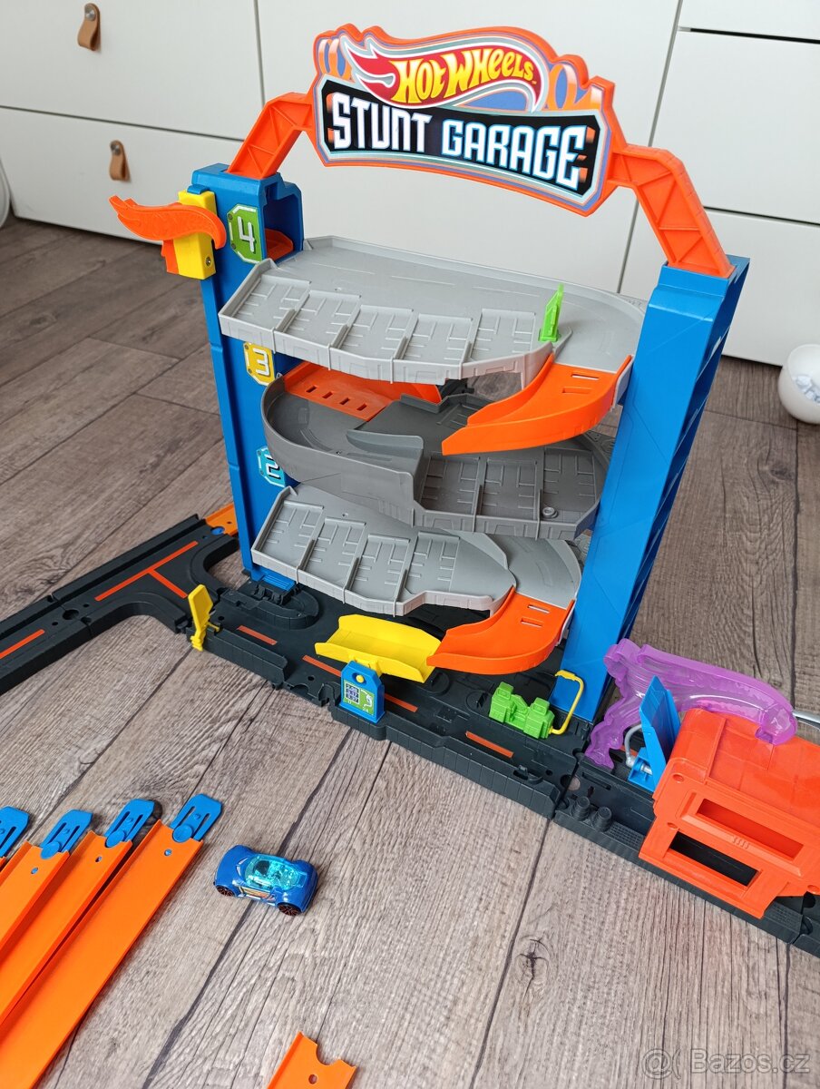 velky set hot wheels
