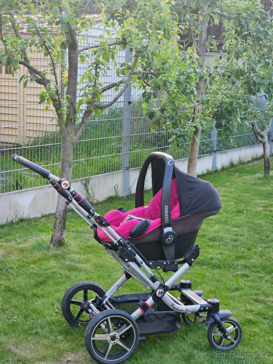 Autosedačka s adaptéry a podvozkem