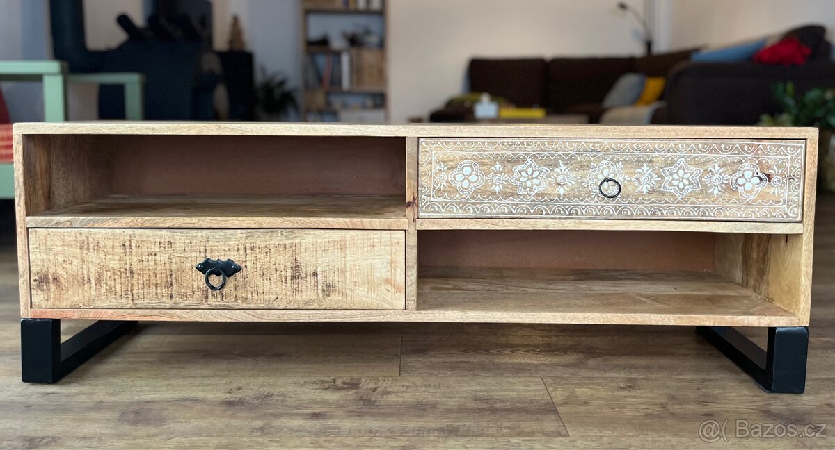 Designový TV stolek z mangového dřeva