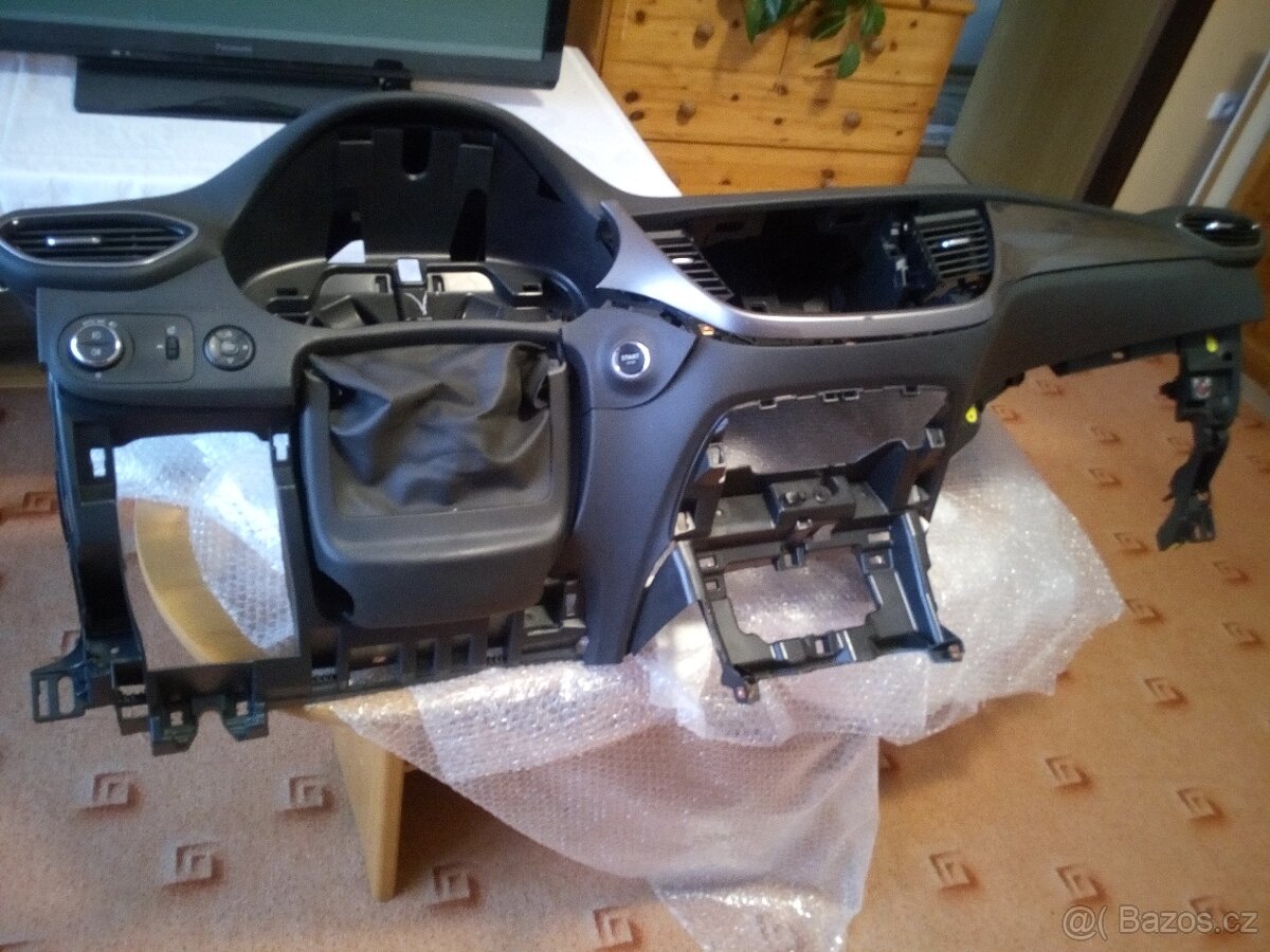 OPEL CROSSLAND HEAD-UP DISPLAY PALUBNÍ DESKA