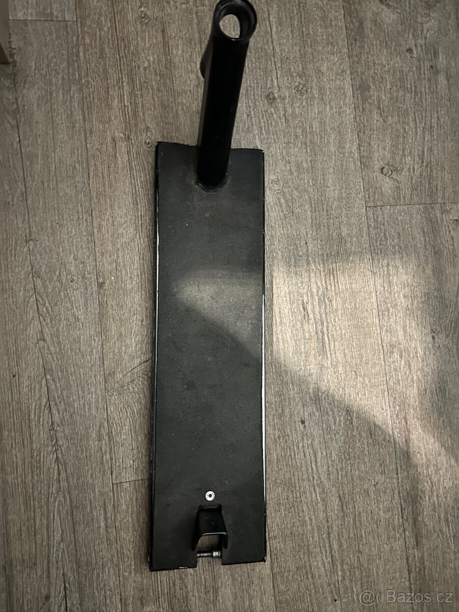 Deska striker gravis L
