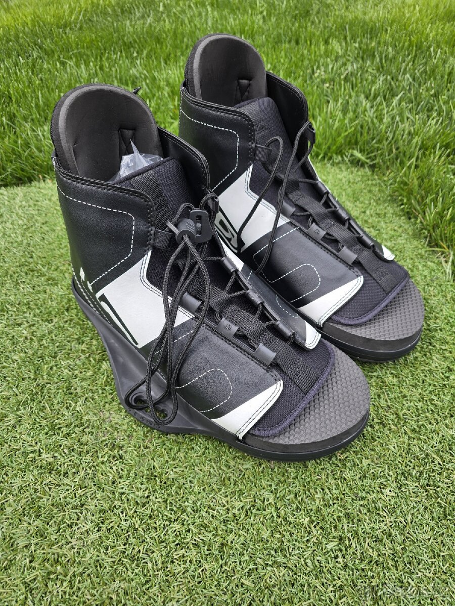 Vázání na Wakeboard NOVÉ Eu 44 - 48