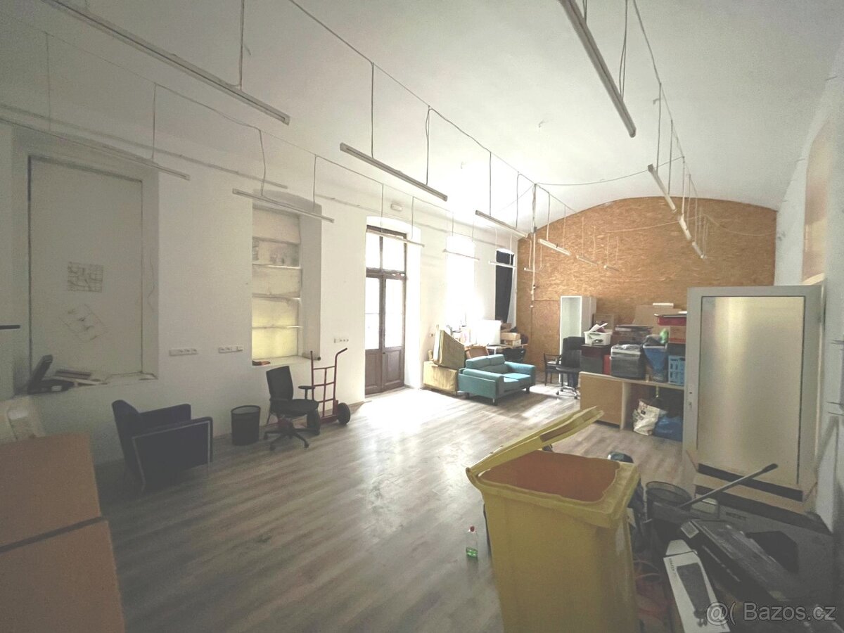 Pronájem kanceláře Praha 1 u Muzea 60 m2 + sklad 80 m2