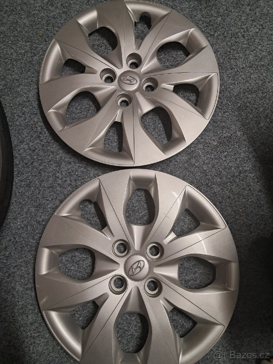 Original 2x Poklice 15 - Hyundai i20