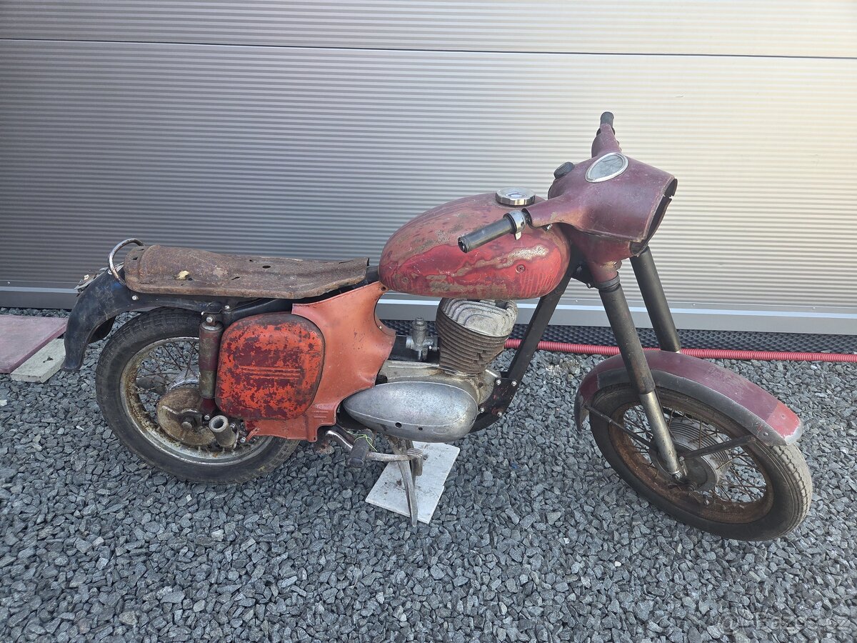 Jawa 250/559 s doklady