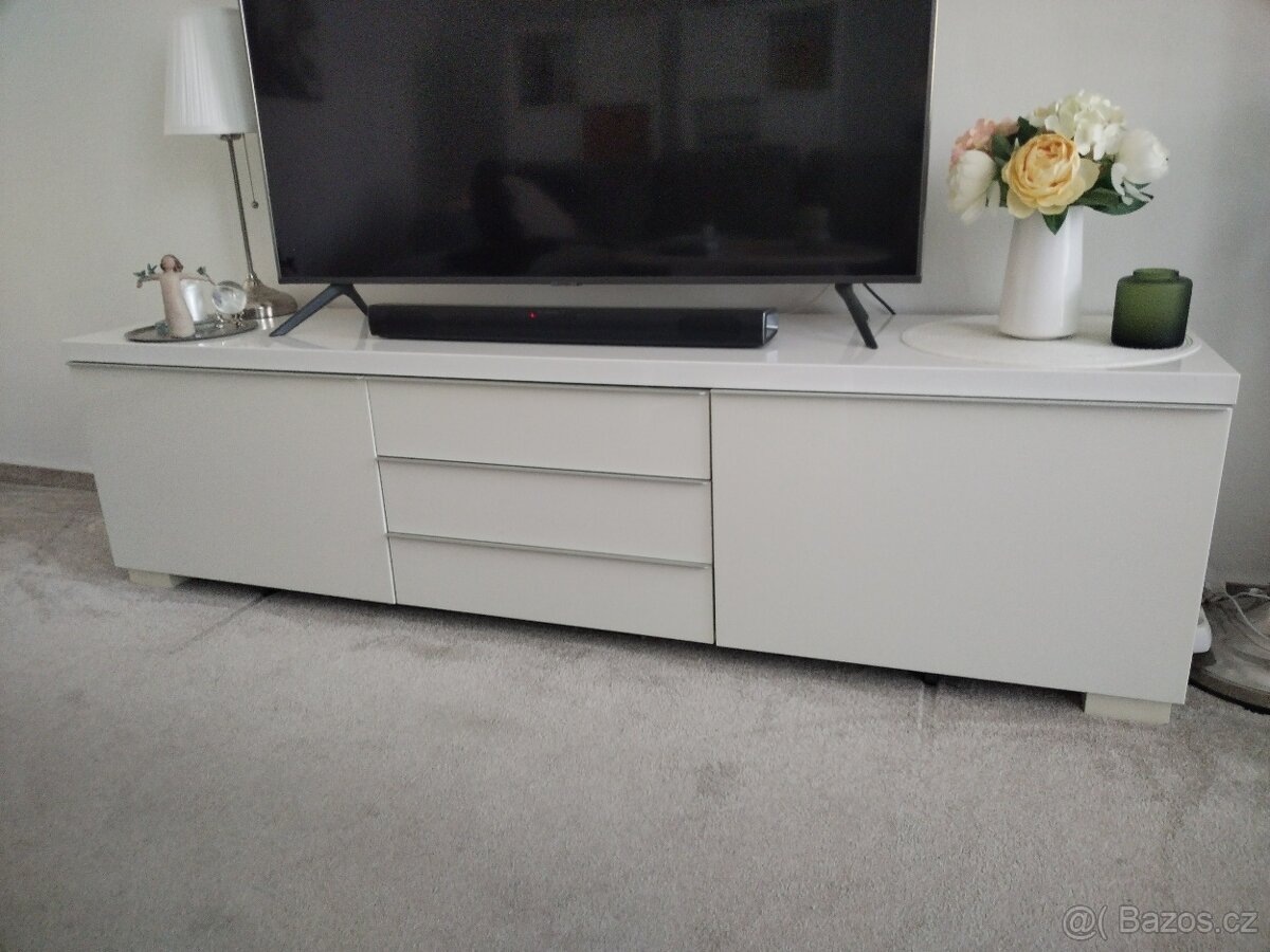 Tv stolek