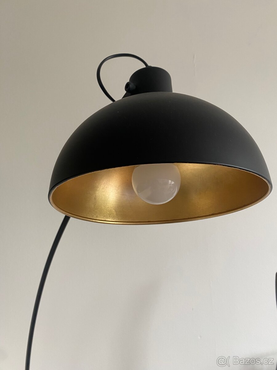 Stojací lampa