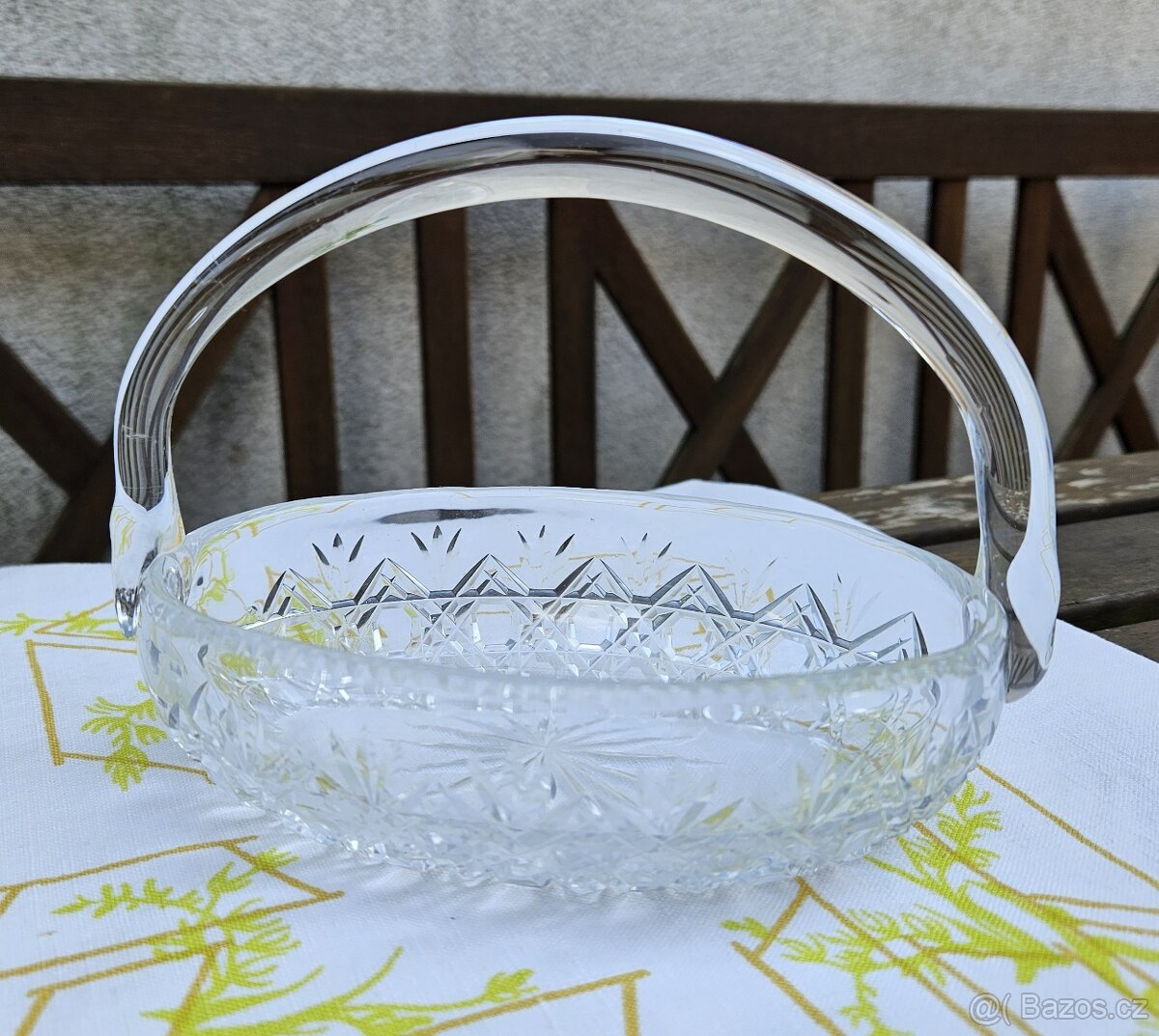 Košíček z broušeného skla