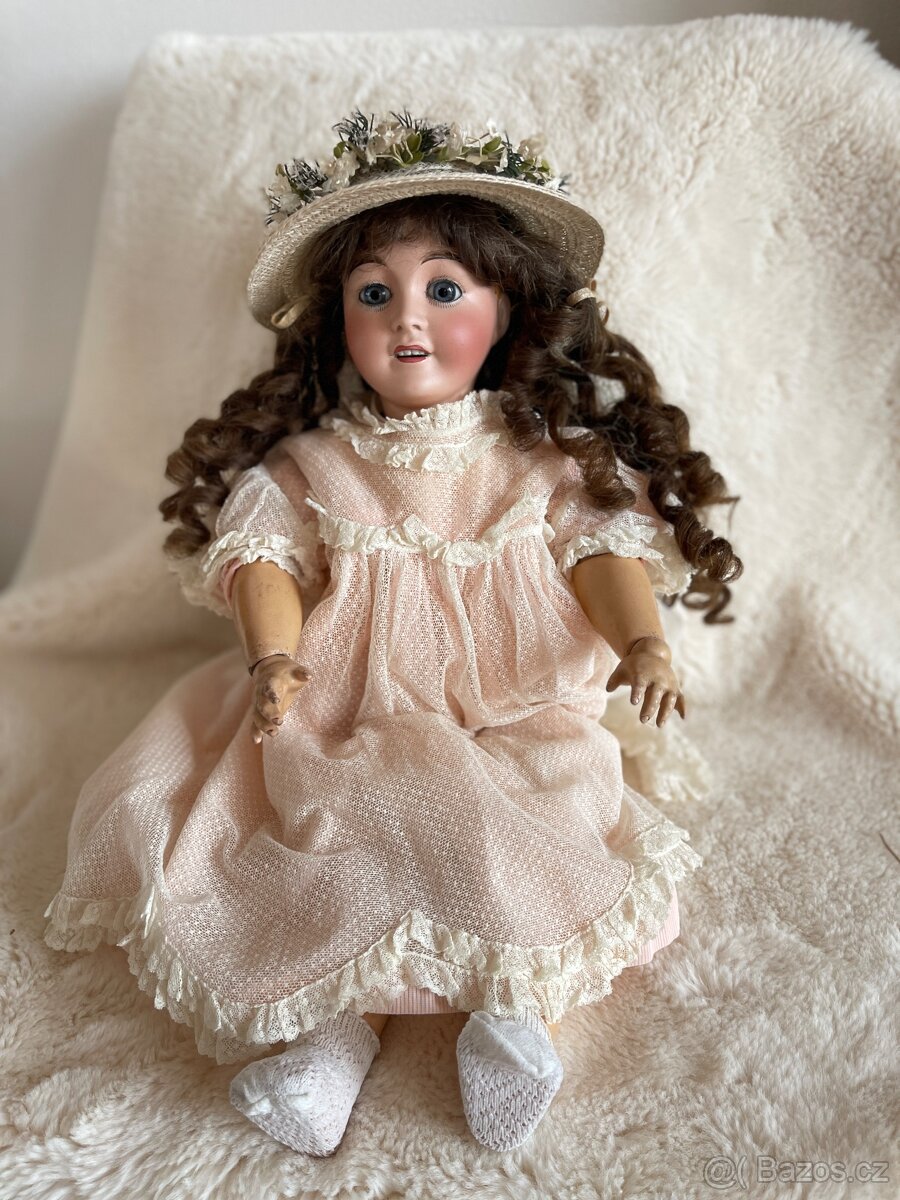 Starožitná panenka