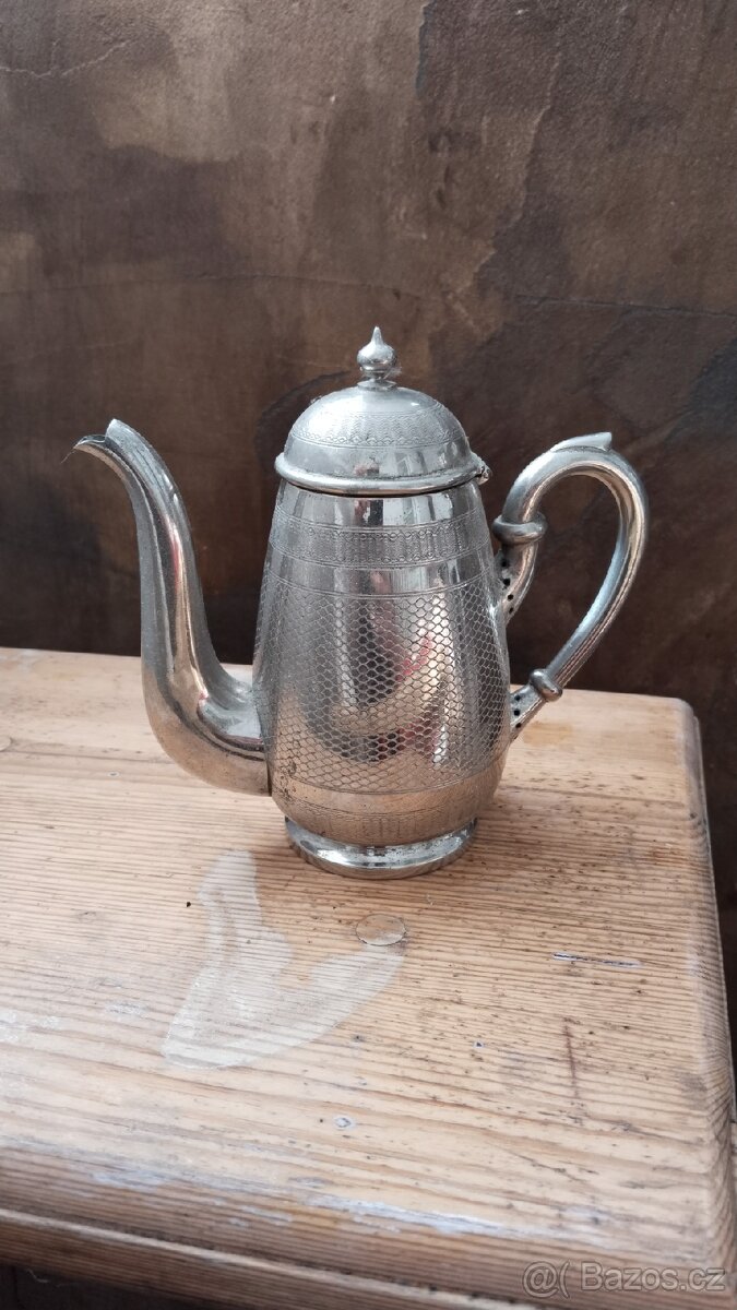 Starožitná konvice