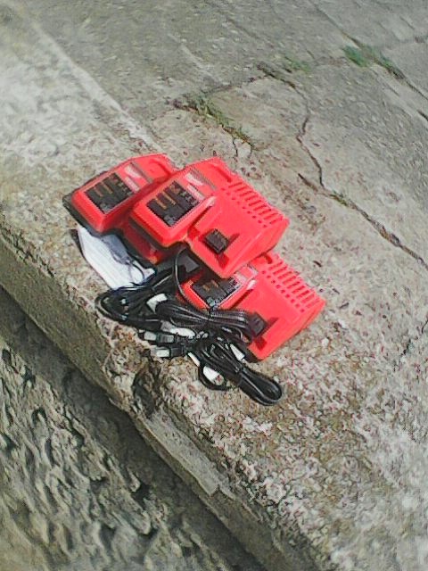 Milwaukee M18 a M12 nabijecka USA verze na 120voltu 1-4 kusy