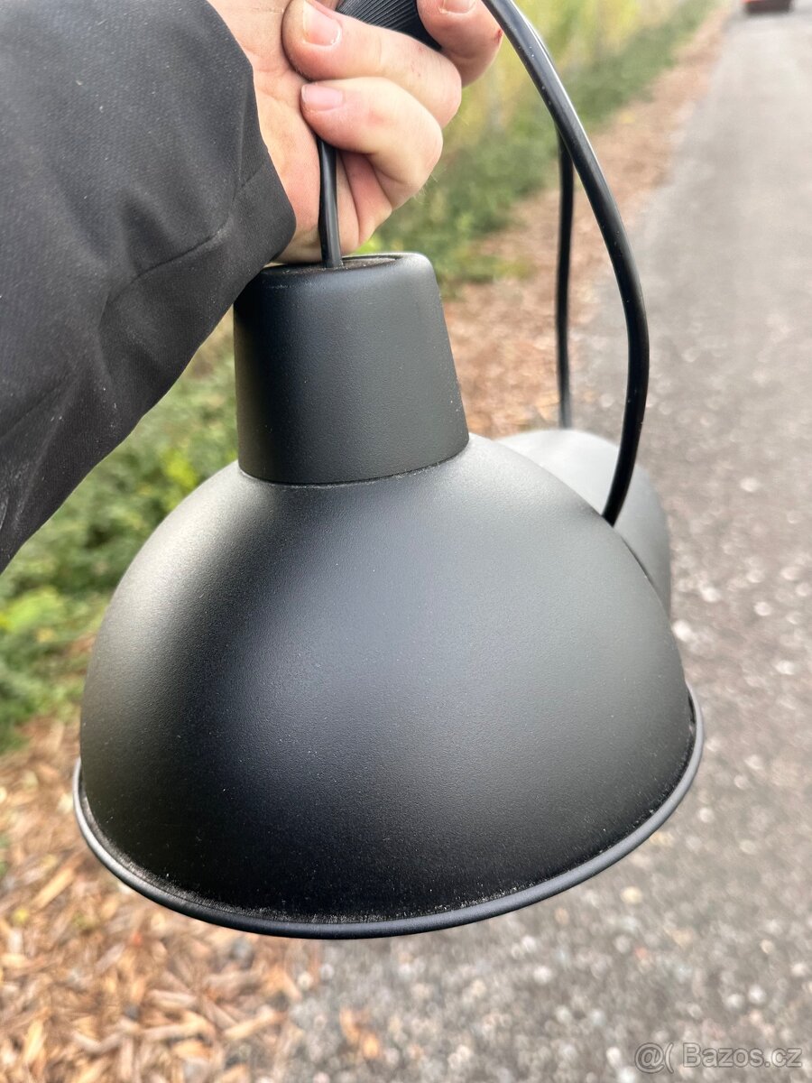 Závěsná lampa černá