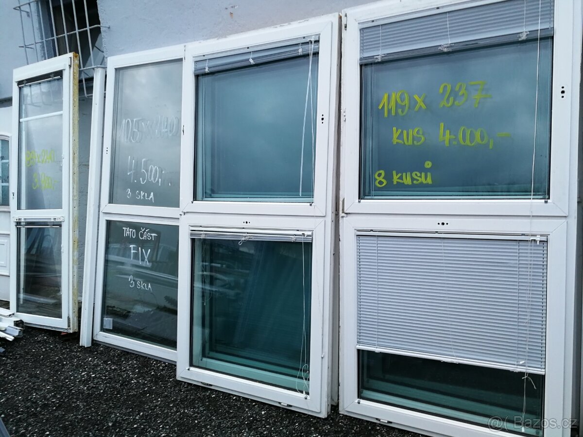 stěna plastová prosklená použitá