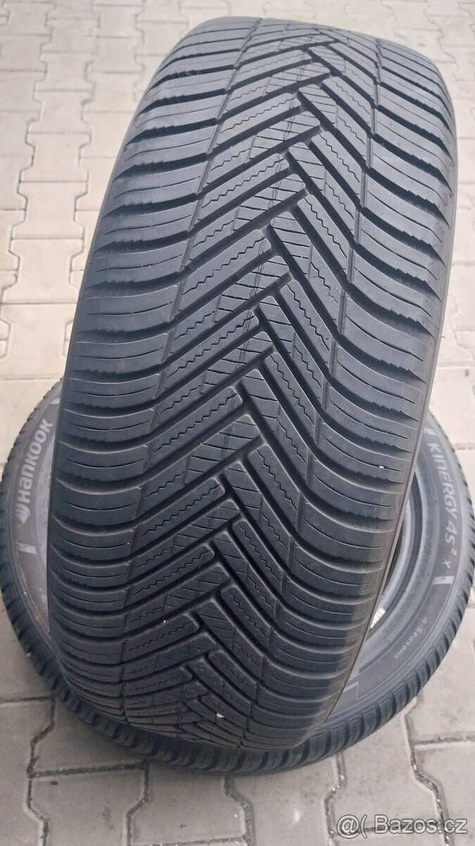 Prodám 2 x celoroční pneu Hankook 235/50/19