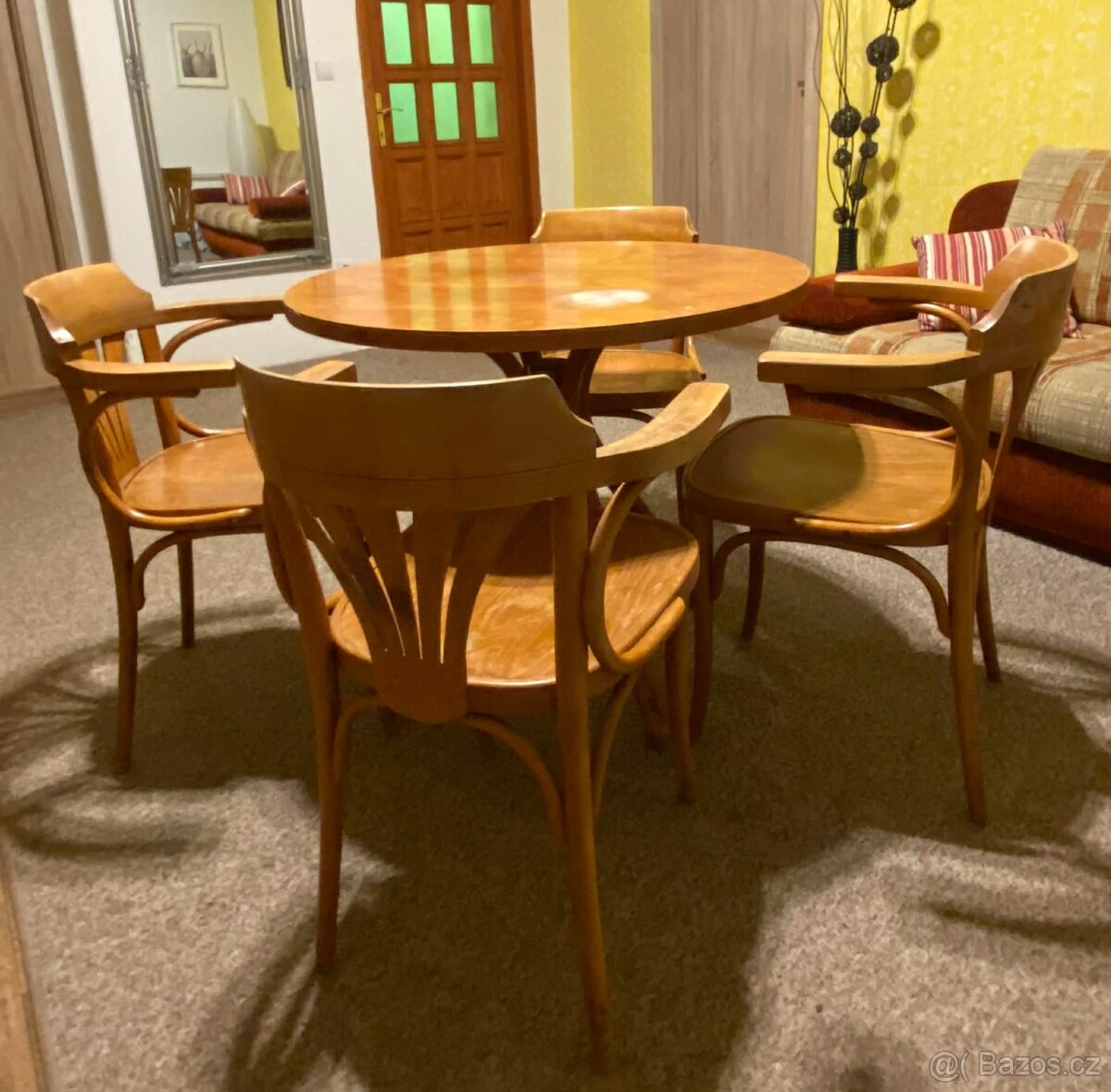 židle - polokřesla Ton, kulaté stoly Ton