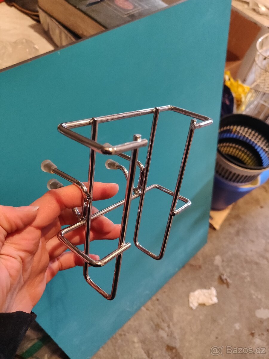 Chromovana zavesna polička 3