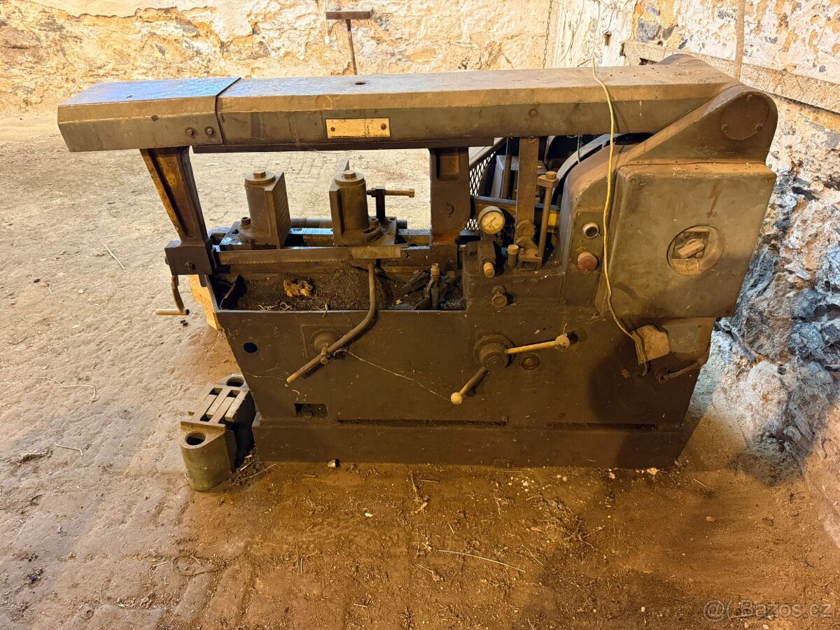 pila na železo, 2 x svářečka , bruska