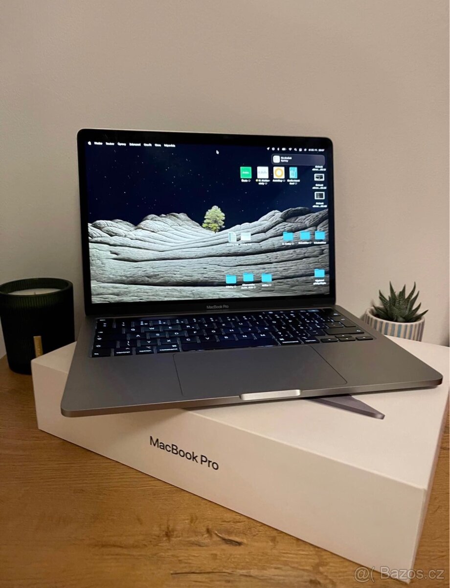 MacBook Pro 13,3’ model 2020 s Touchbarem 256gb
