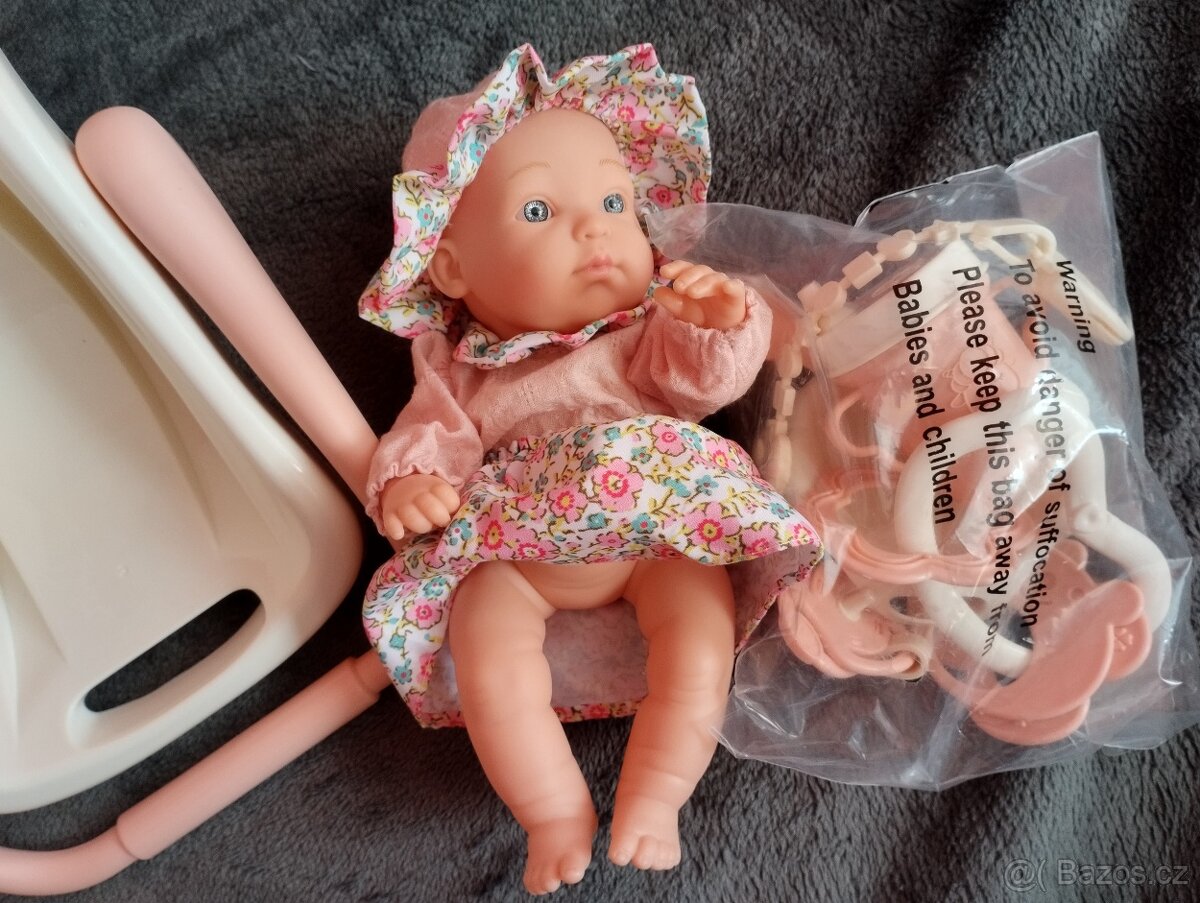 Nová maličká realistická panenka s příslušenstvím
