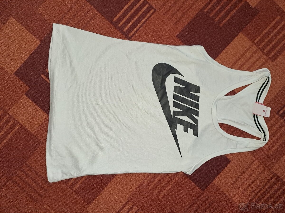 Tilko nike