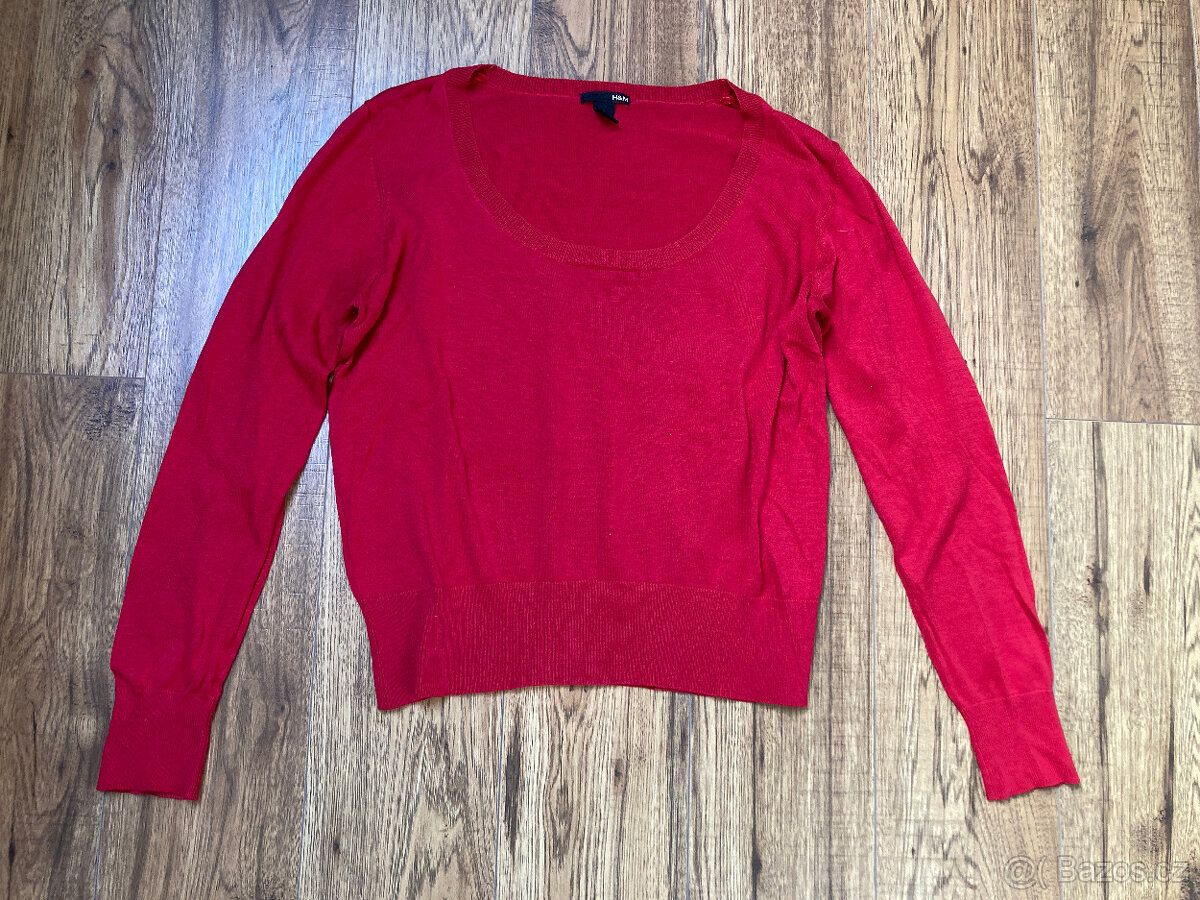 Červený lehký svetřík H&M (vel. 40/42)