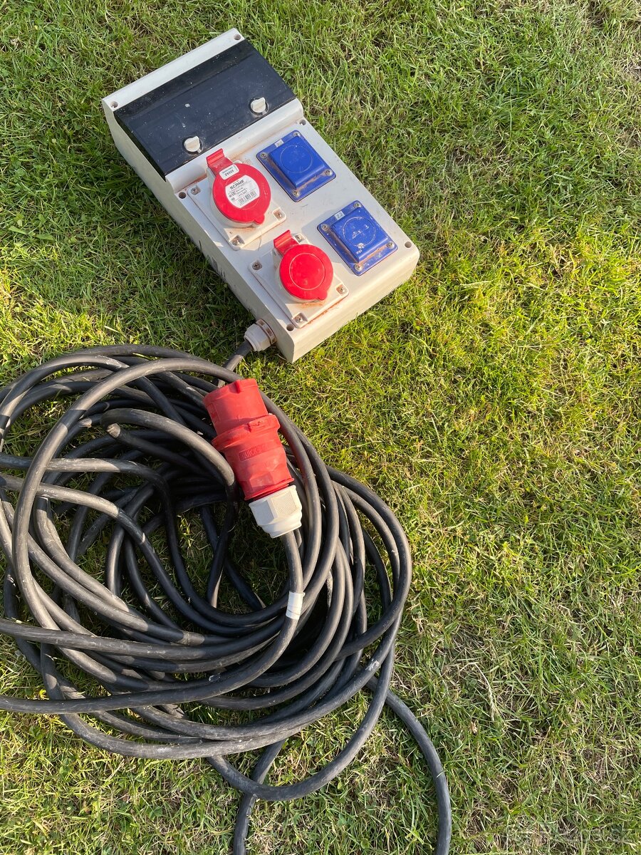 Stavební rozvaděč + kabel 22m