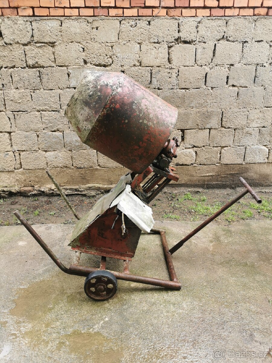 Míchačka stavební.
