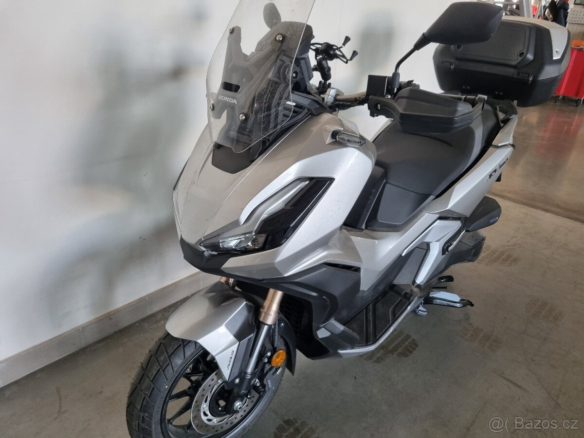 HONDA ADV 350 NAJETO JEN 600 KM V ZÁRUCE