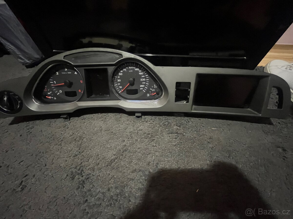 Budíky + displej Audi A6 4F
