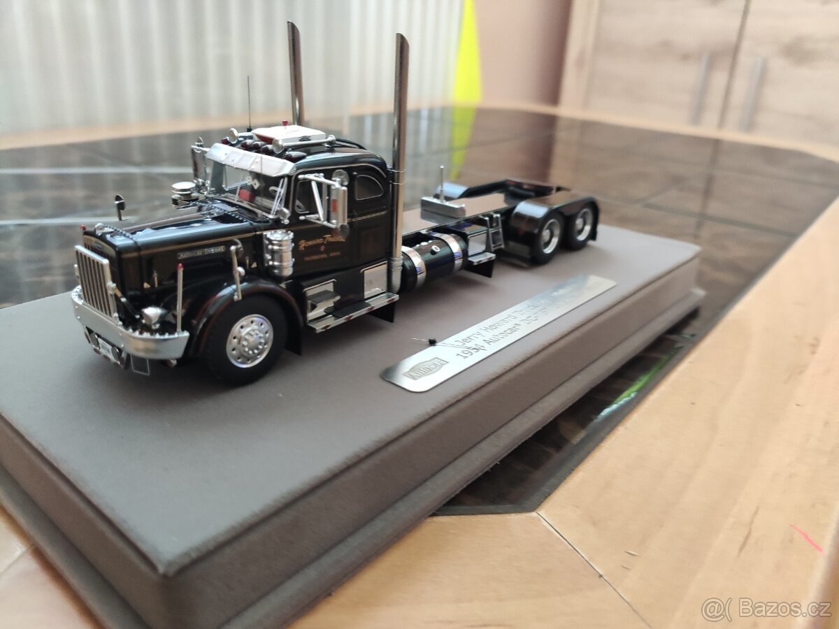 1/50 Autocar DC - 75 T Howard Trucking Midnite