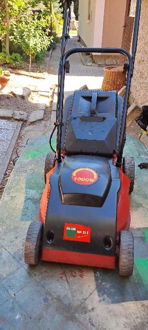 Prodám elektrickou sekačku na trávu Nová cena 390,- Kč