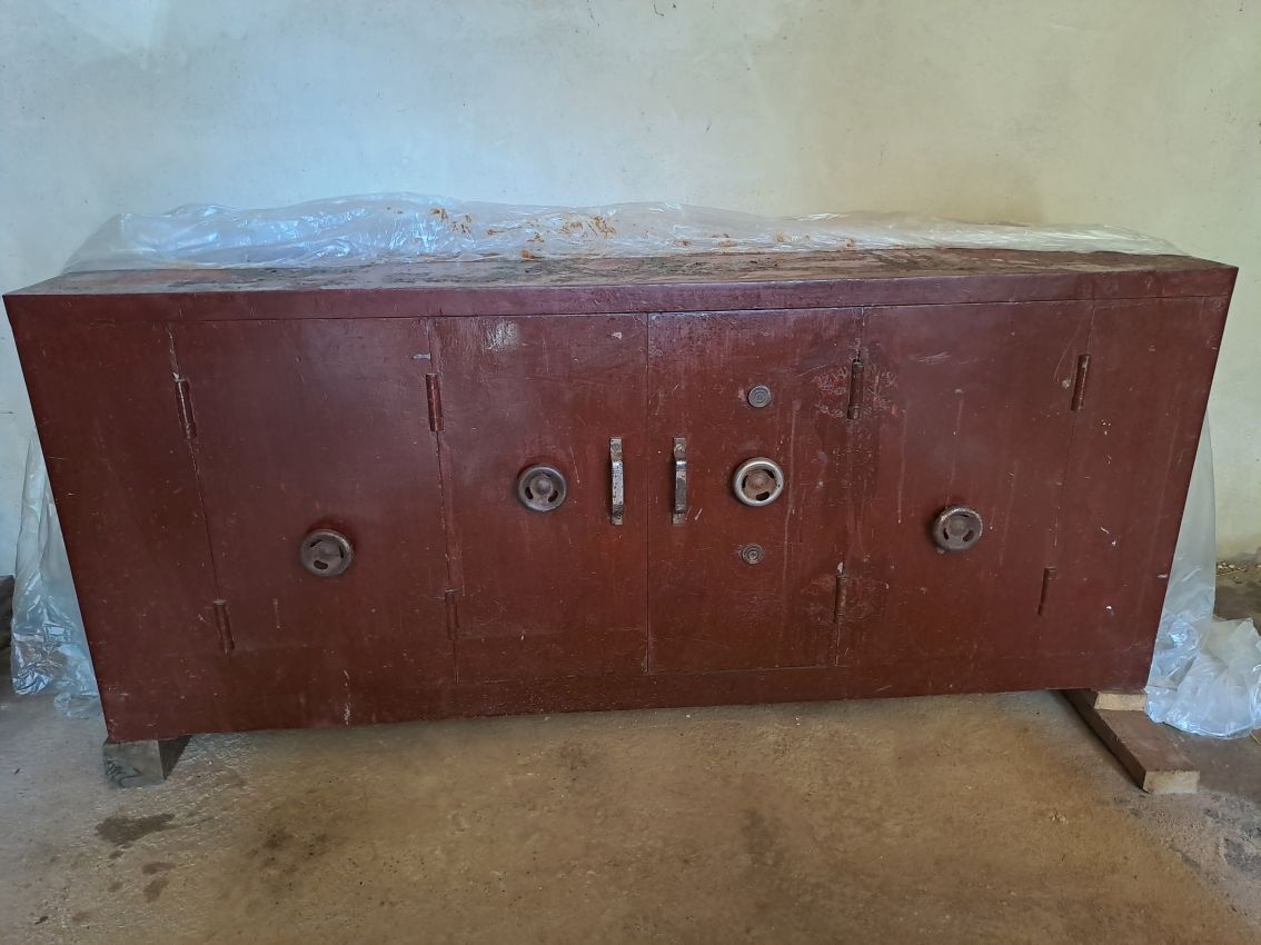 VELKÝ starý dvoukřídlý trezor kasa popelka