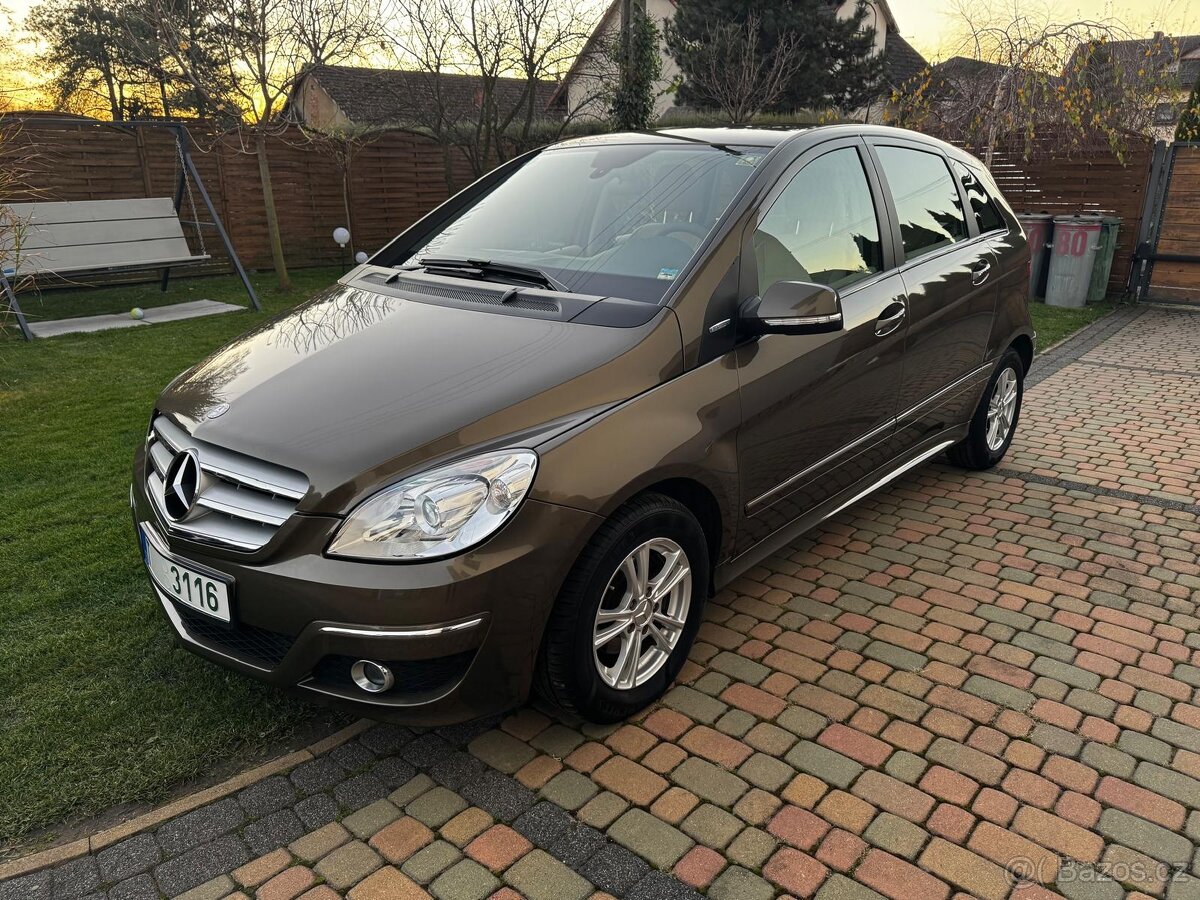 MERCEDES-BENZ B180 1.7i 85kw rok 2011
