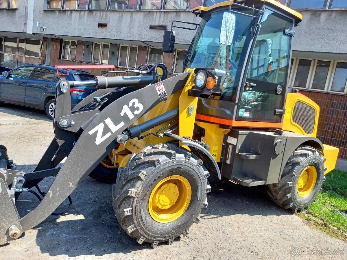Čelní kolový, kloubový nakladač ZL13