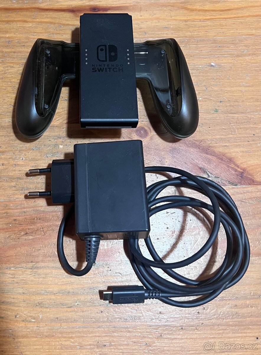 Nintendo Switch nabíječka a grip