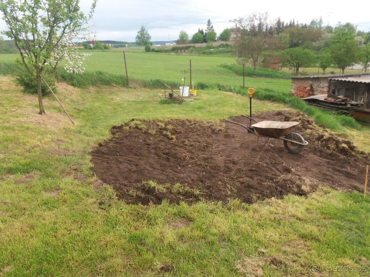 Pěkná zemina za odvoz