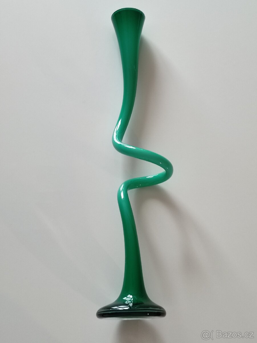 Váza kroucená zelená