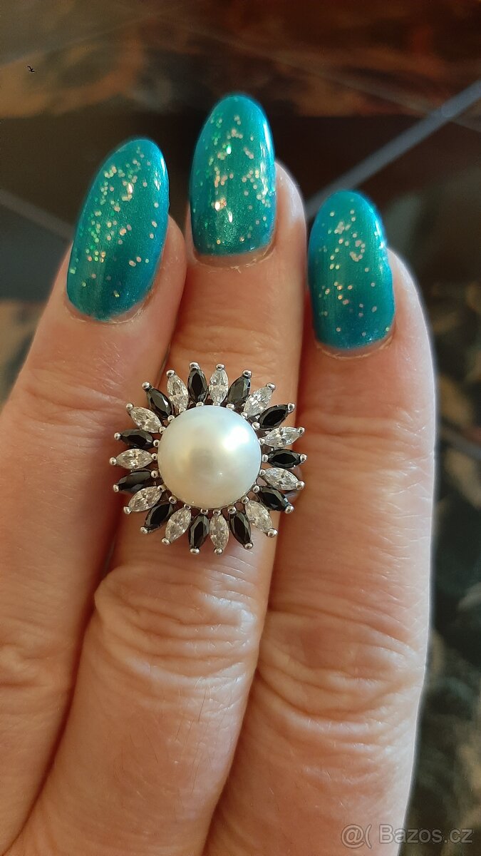 Krásný stříbrný prsten s perlou
