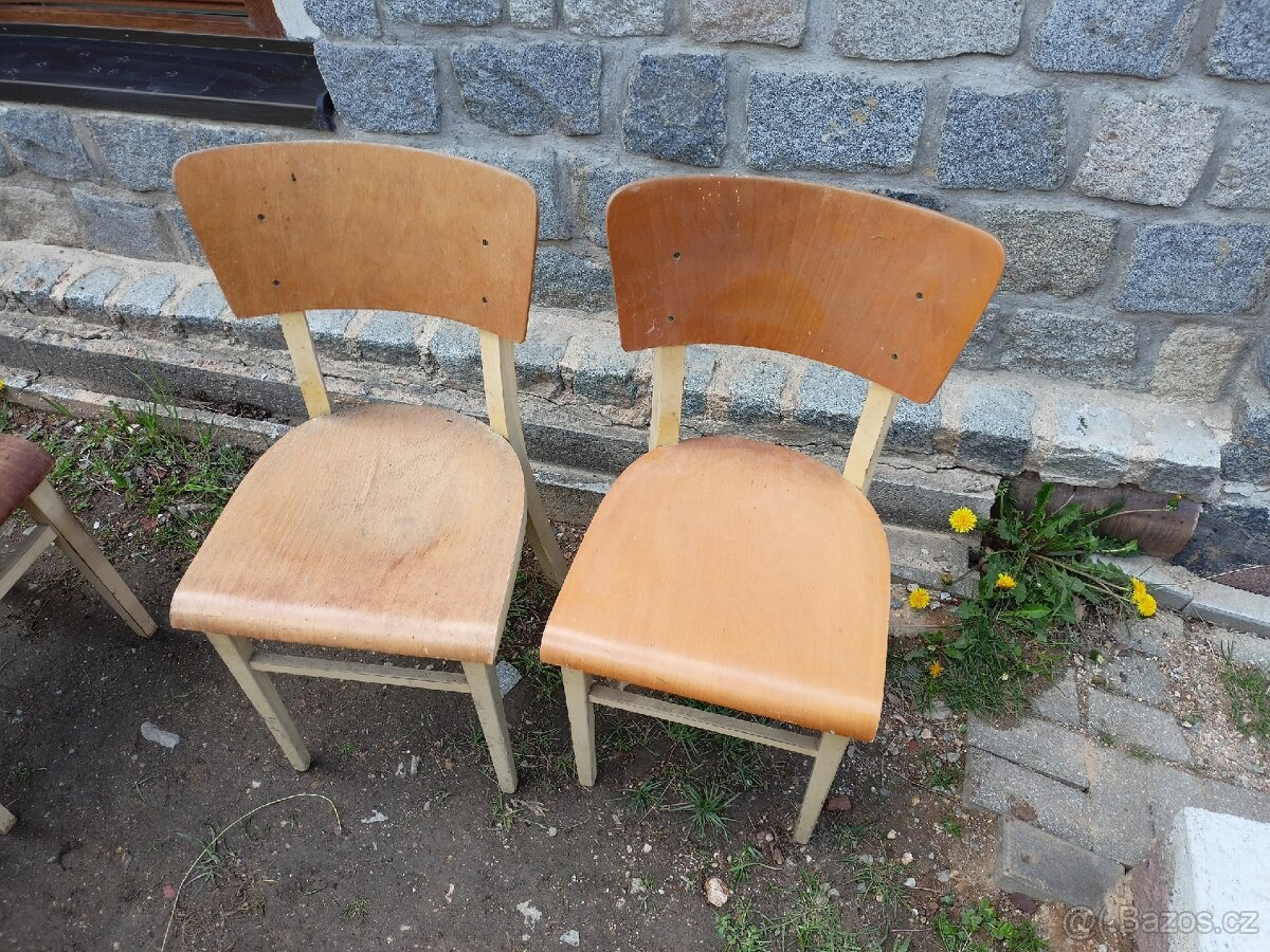 Prodám 2 staré židle