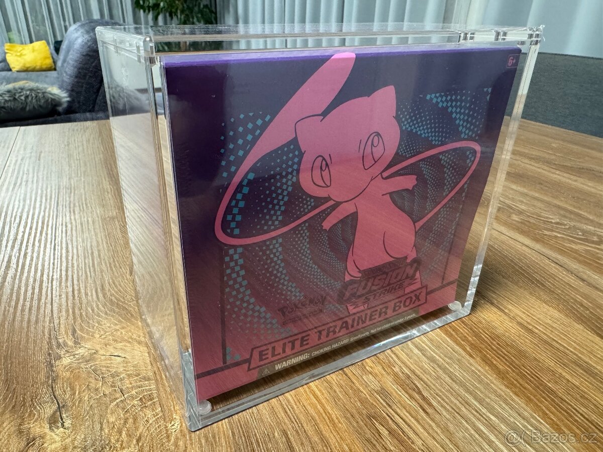 Pokemon ETB Fusion strike včetně akrylu na ochranu