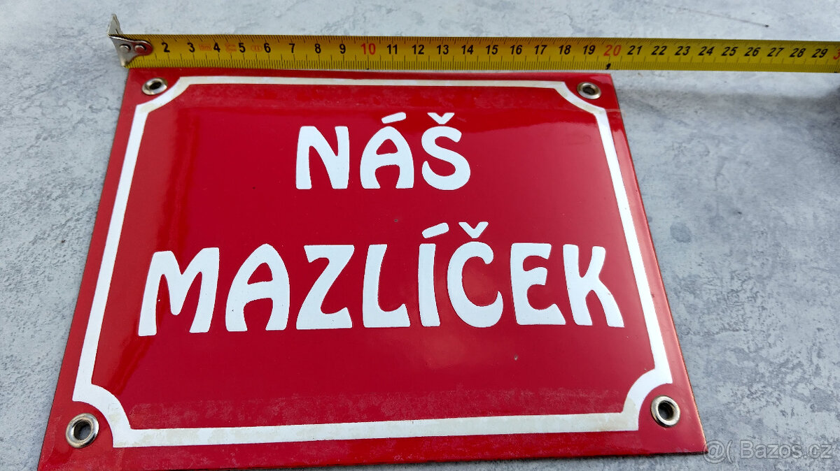 Smaltovaná červená cedule Náš mazlíček