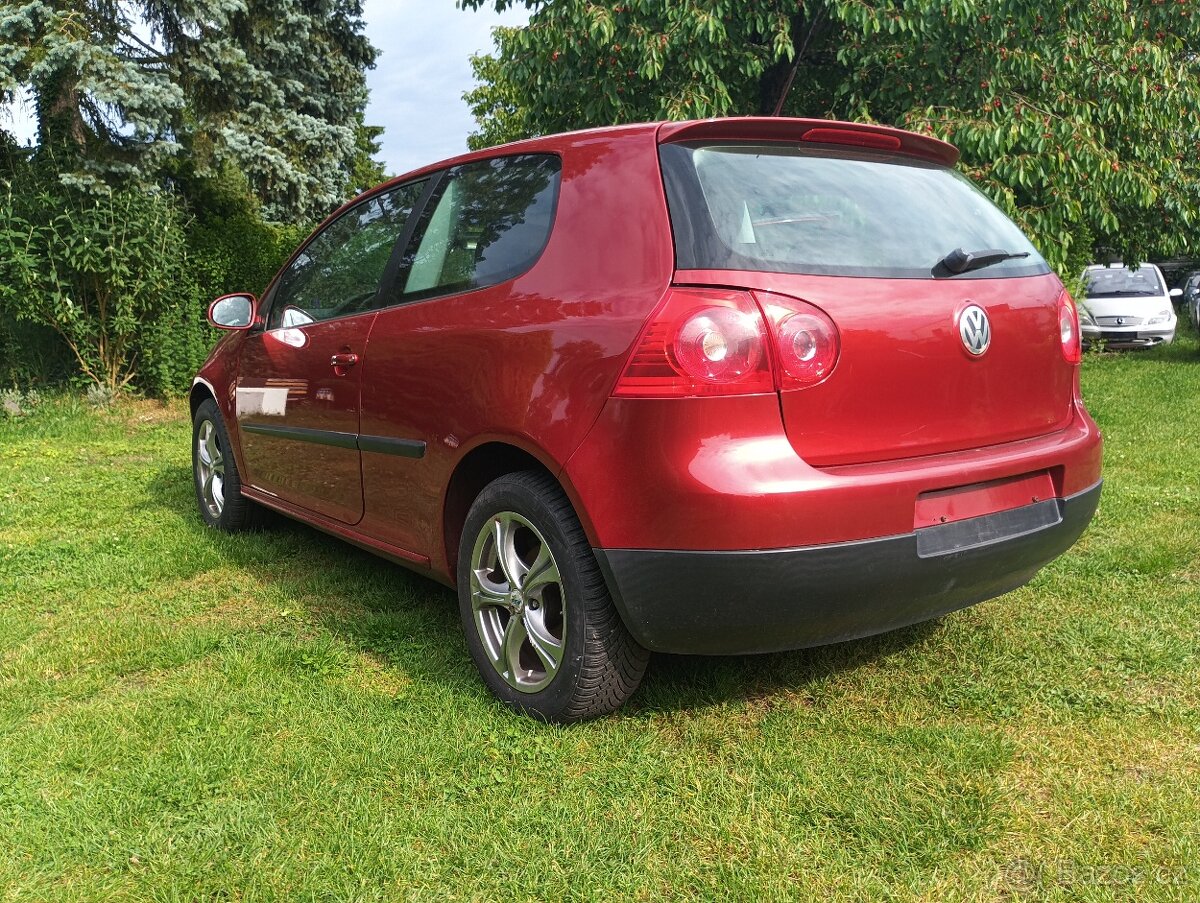 VW golf 1.4 benzín najeto pouze 147000km
