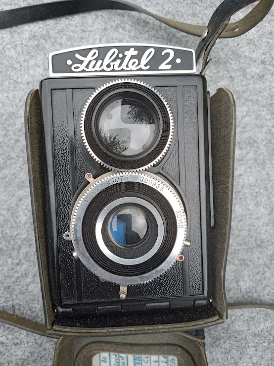 Prodám starý fotoaparát Lubitel 2
