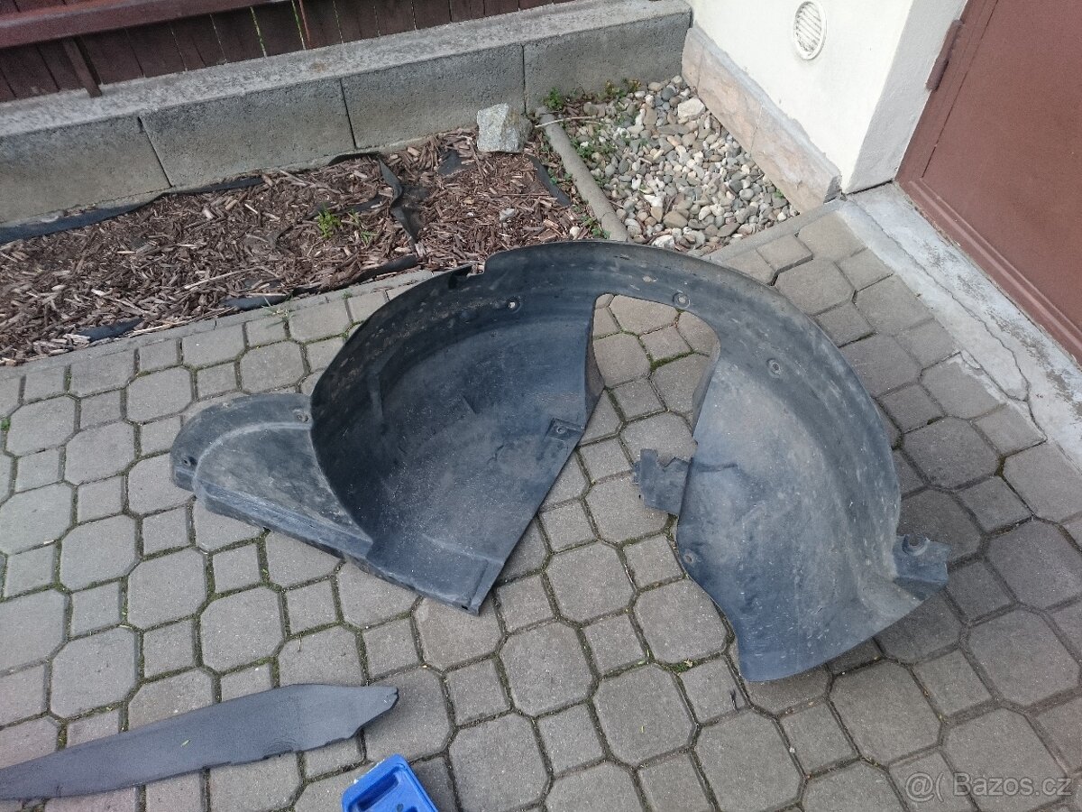 Přední levý podběh Peugeot 307